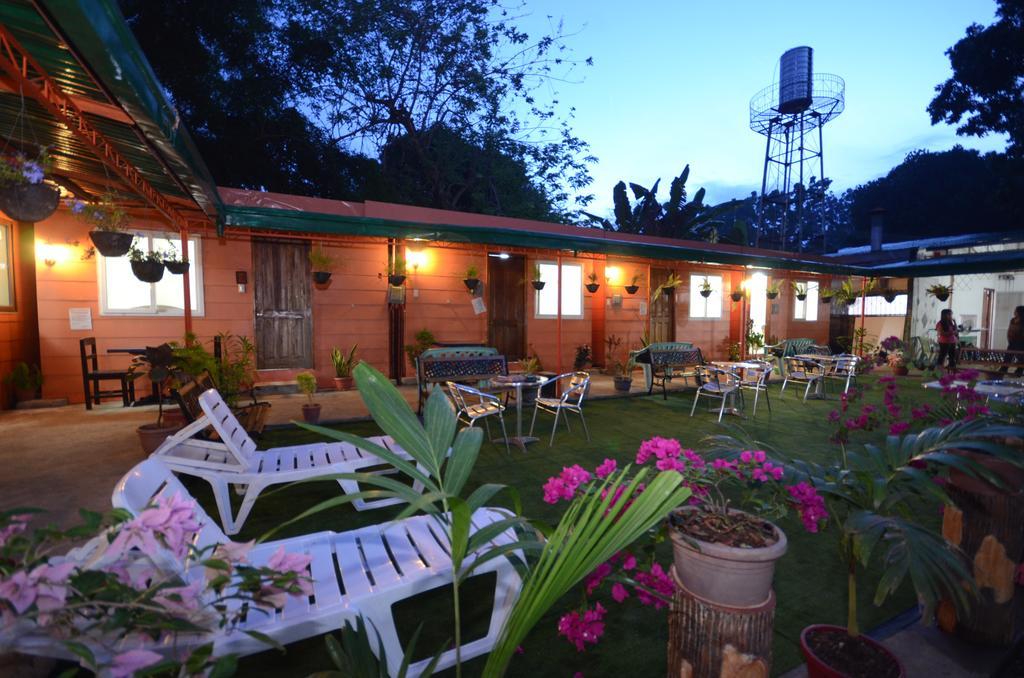 Airportside Inn Puerto Princesa Esterno foto