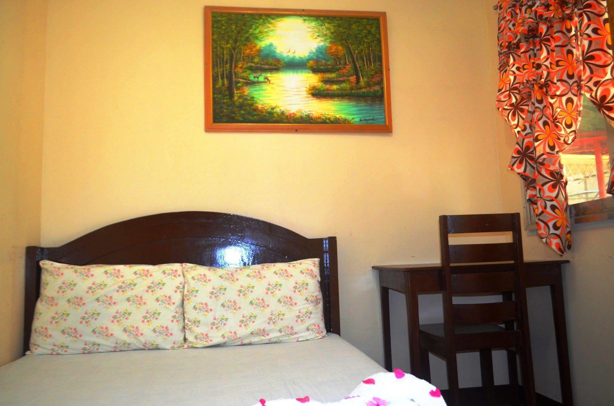 Airportside Inn Puerto Princesa Esterno foto